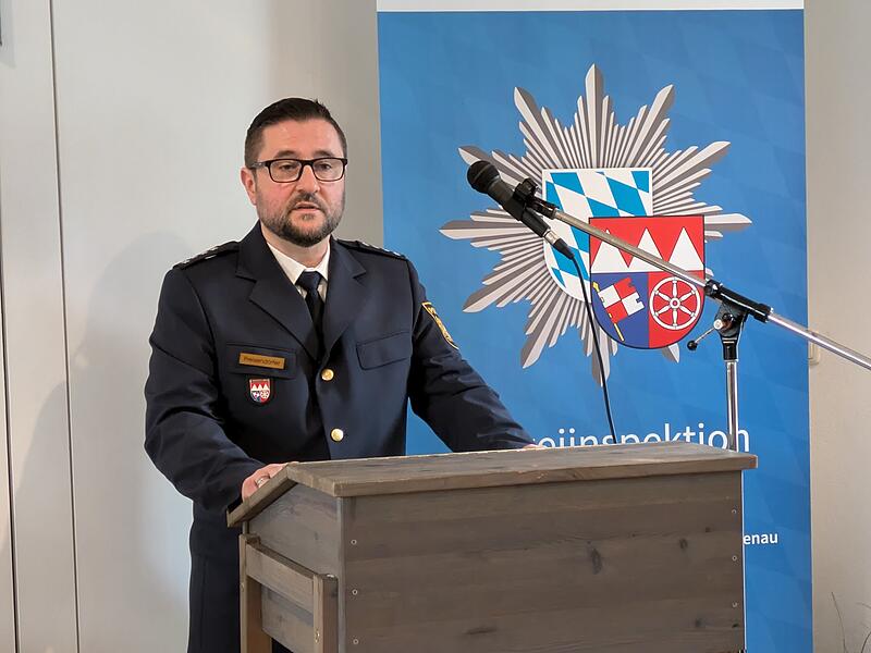 Der neue Dienststellenleiter der Polizeiinspektion Bad Brückenau Polizeihauptkommissar Stefan Preisendörfer bei seiner Antrittsrede.