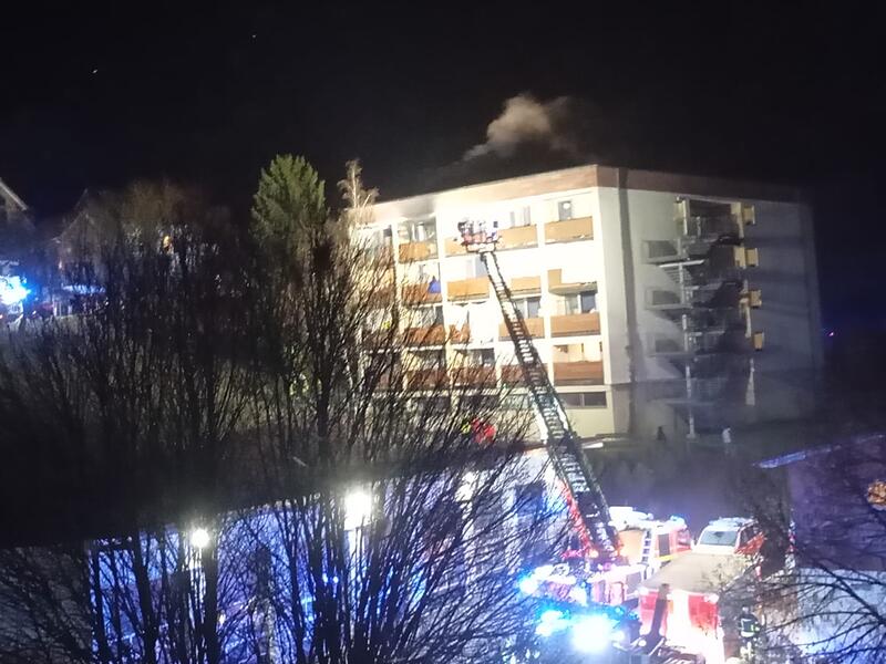 Brand in Flüchtlingsunterkunft in Hammelburg Auf einem Balkon im vierten Stock der Flüchtlingsunterkunft in Hammelburg war ein Brand ausgebrochen.