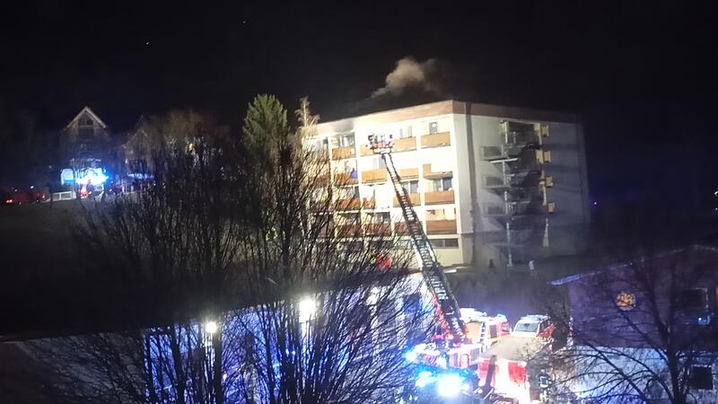 Auf einem Balkon im vierten Stock der Fl&uuml;chtlingsunterkunft in Hammelburg war ein Brand ausgebrochen.