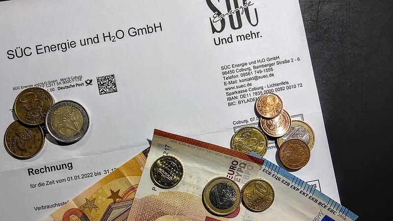 Die Städtischen Werke haben zum Jahreswechsel eine Senkung der Energiepreise angekündigt. Hat sich damit der von der Stadt eingerichtete Härtefallfonds erübrigt? Die Städtischen Werke haben zum Jahreswechsel eine Senkung der Energiepreise angekündigt. Hat sich damit der von der Stadt eingerichtete Härtefallfonds erübrigt?