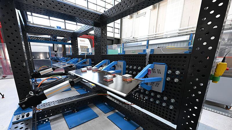 Er&ouml;ffnung eines neuen Pr&uuml;fstands f&uuml;r intelligente Fl&uuml;gel