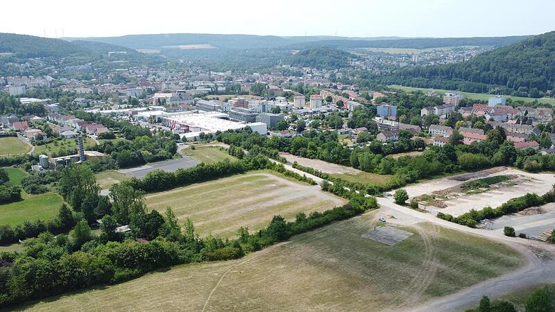 In Verl&auml;ngerung der Kasernenstra&szlig;e am Einkaufszentrum vorbei soll das k&uuml;nftige Gewerbegebiet in Bad Kissingen entstehen.