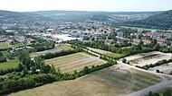 In Verl&auml;ngerung der Kasernenstra&szlig;e am Einkaufszentrum vorbei soll das k&uuml;nftige Gewerbegebiet in Bad Kissingen entstehen.