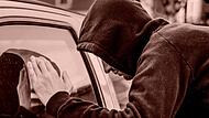 Aus unversperrten fremden Autos holte sich der Angeklagte allerhand Krimskrams.