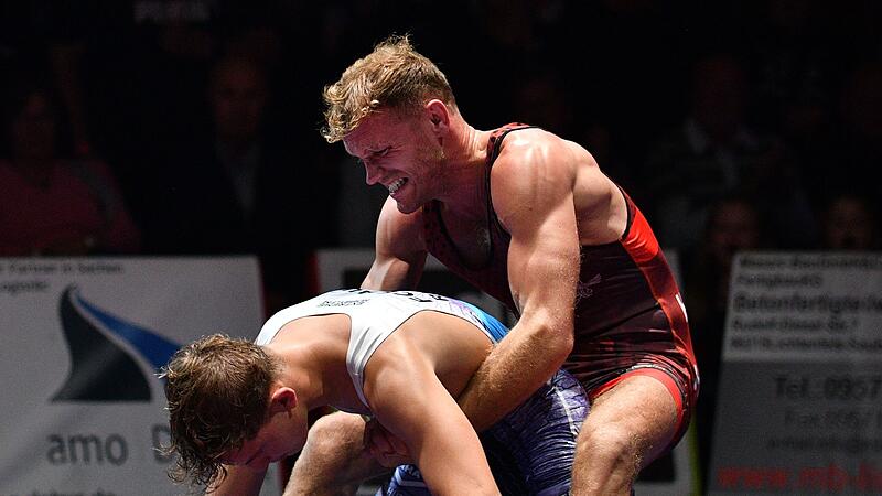 Der Lichtenfelser Ilir Sefaj (rechts) buchte wie schon am Donnerstag gegen Willi Weiß aus Aue am Samstag in Lübtheen vier Punkte aufs Eagles-Konto, diesmal allerdings mit einem Schultersieg. Der Lichtenfelser Ilir Sefaj (rechts) buchte wie schon am Donnerstag gegen Willi Weiß aus Aue am Samstag in Lübtheen vier Punkte aufs Eagles-Konto, diesmal allerdings mit einem Schultersieg.