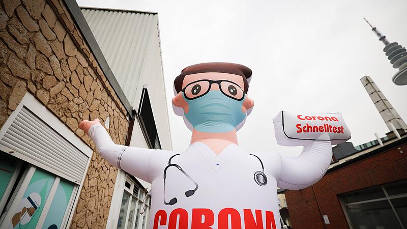 Die Sieben-Tage-Inzidenz gibt das RKI nun mit 1706,3 an. Die Sieben-Tage-Inzidenz gibt das RKI nun mit 1706,3 an.