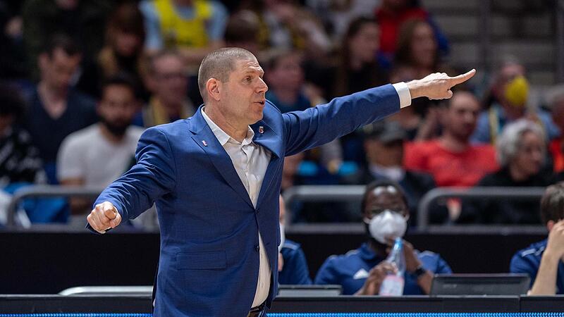 Oren Amiel versuchte im ersten Viertelfinalspiel gegen Berlin zu oft vergeblich seine Spieler auf dem Feld zu ordnen.