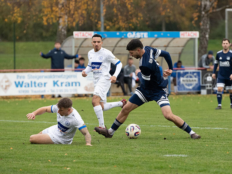 Der Dampfacher Mustafa Albascha wartete in dieser Szene zu lange und wurde noch vom Rimparer Marco Kramosch geblockt.