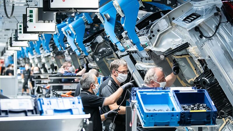 Mercedes-Beschäftigte erhalten Prämie Mercedes-Beschäftigte erhalten Prämie