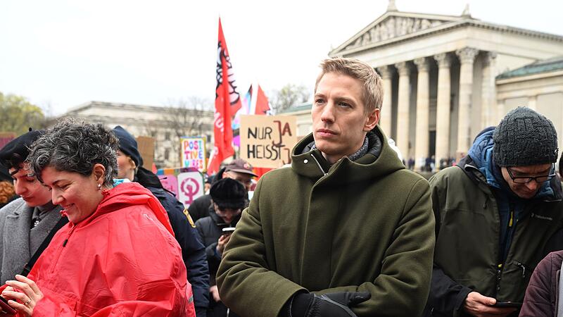 Demonstration gegen sexuelle und digitale Gewalt Demonstration gegen sexuelle und digitale Gewalt