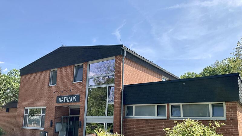 Seit Juli befindet sich die Rathausverwaltung &uuml;bergangsweise in der Kulturhalle.