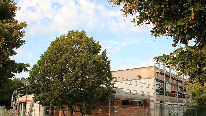 Seit über zwei Jahren wird die Mehrzweckhalle der Gemeinde Rannungen gründlich saniert. Viele Abteilungen des TSV warten sehnsüchtig darauf, endlich wieder in der Halle ihr Training aufnehmen zu können. Die Einweihung ist für 22. August 2025 anvis...