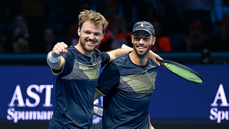 Voller (Vor)Freude: Mit dem Triumph in Turin beendeten Kevin Krawietz (links) und Tim P&uuml;tz die vergangene Saison. Folgt jetzt der n&auml;chste Coup in Australien?