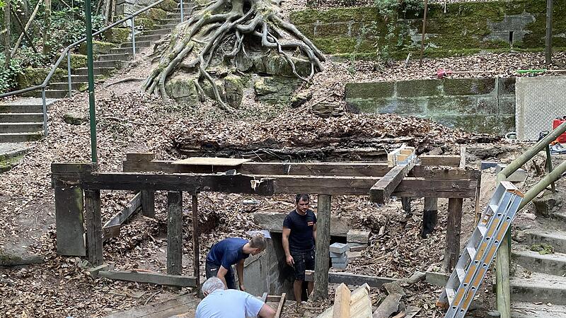 Die alte B&uuml;hne am Glockenkeller ist abgerissen. Bis zum Annafest 2022 soll die neue B&uuml;hne fertig sein.Forchheim & Fr&auml;nkische Schweiz