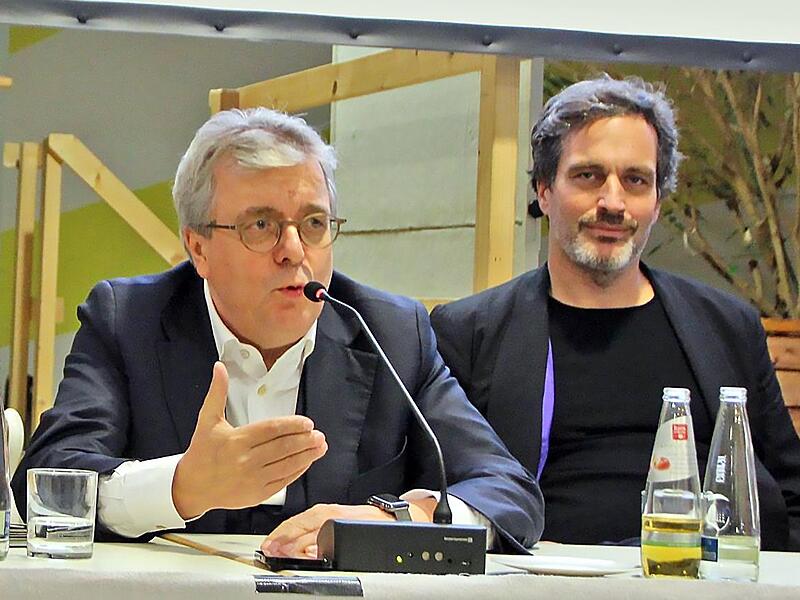 Hier standen Investor Friedrich Scheck (links) und sein Architekt Mathis Malchow  im November 2022 im Stadtrat Rede und Antwort.Forchheim & Fr&auml;nkische Schweiz