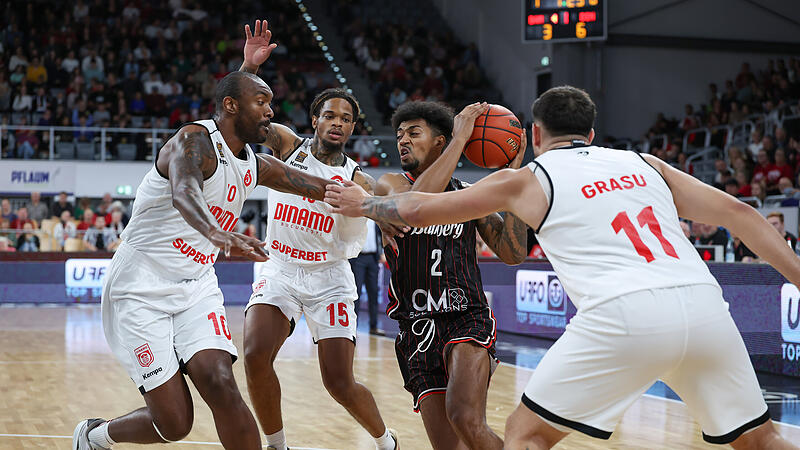 Baskets-Flügelspieler Ibrahim Watson bahnt sich gegen drei Rumänen den Weg in die Zone. Baskets-Flügelspieler Ibrahim Watson bahnt sich gegen drei Rumänen den Weg in die Zone.