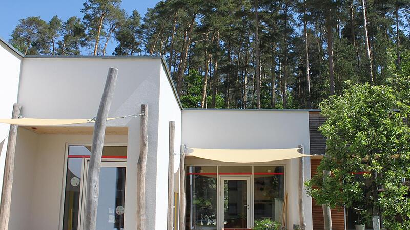 Der BRK-Kindergarten am Klinikum in Lichtenfels besticht sowohl architektonisch als auch durch seine Lage.