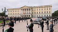 Vor der Beerdigung von K&ouml;nig Harald