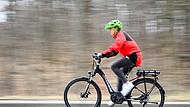 E-Bikes und Pedelecs erobern zunehmend die Straßen und Radwege.dpa