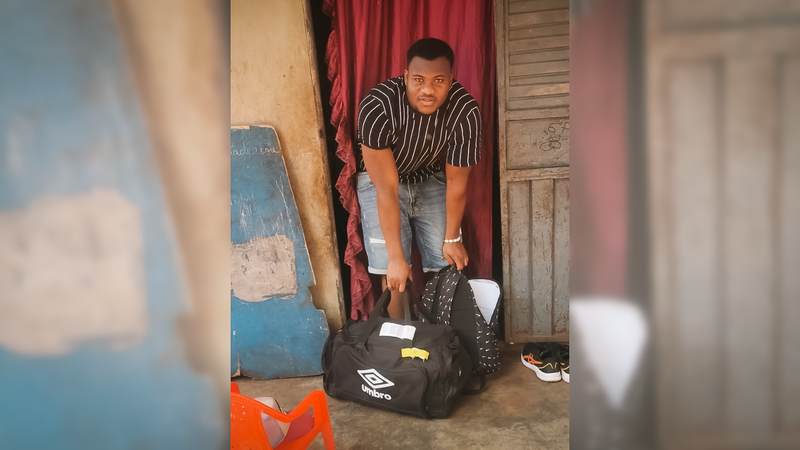 Ein besiegeltes Schicksal: Am Ende konnten die zahlreichen Unterst&uuml;tzer aus Bamberg mit ihrem Appell "Ousmane muss bleiben" nichts mehr ausrichten. Ousmane wurde in sein Heimatland Guinea abgeschoben. Alles, was ihm von seinem Leben in Bamberg bleibt, sind zwei Taschen &ndash; und die Klamotten, die er tr&auml;gt.