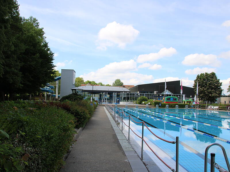 Schwimmbad, Gr&uuml;nfl&auml;che, Freibad