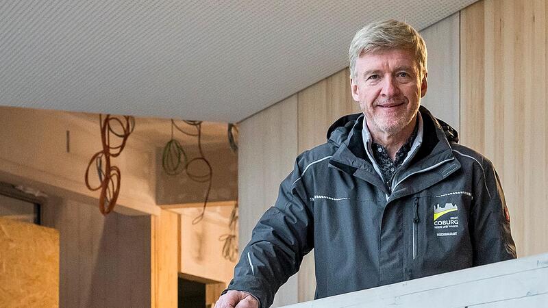 Peter Cosack auf einer &bdquo;seiner&ldquo; Baustellen, dem Globe-Neubau am ehemaligen G&uuml;terbahnhof.