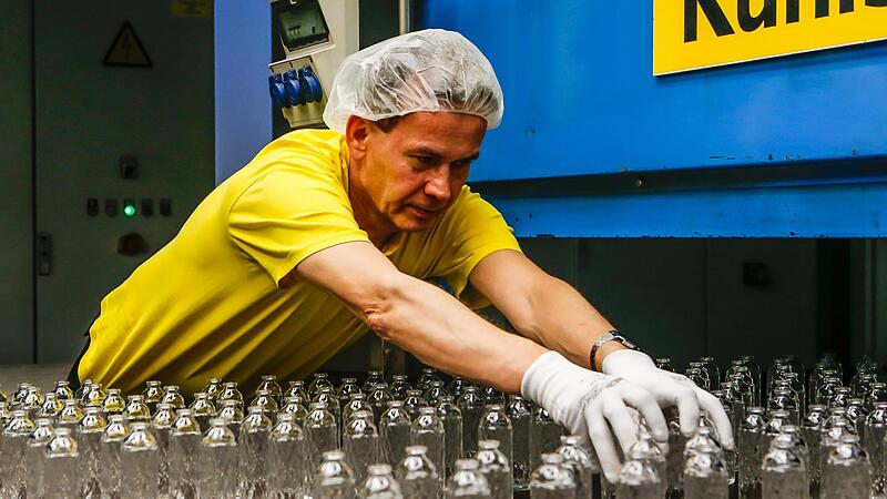 Die Zukunft der Glasindustrie am Rennsteig steht auf dem Spiel. Wie Berlin nun reagiert.