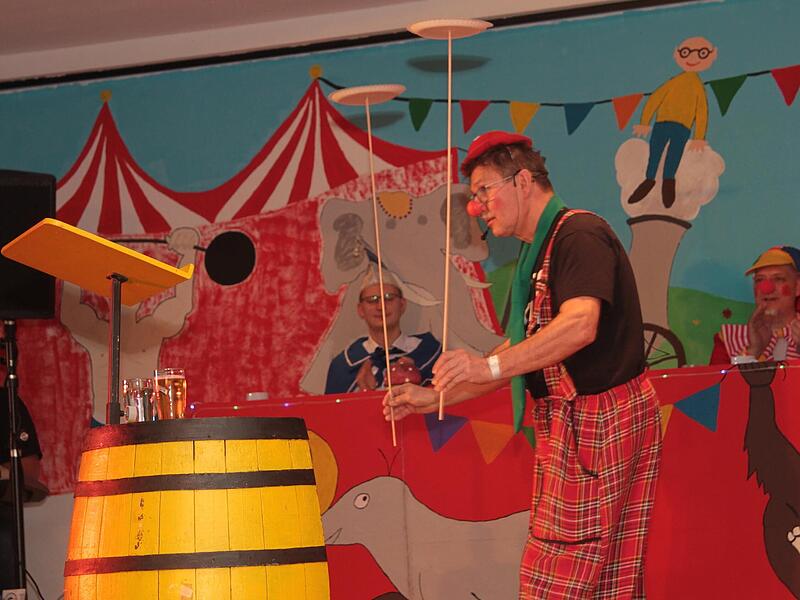 Büttensitzung Fasching Zirkus in Rentweinsdorf