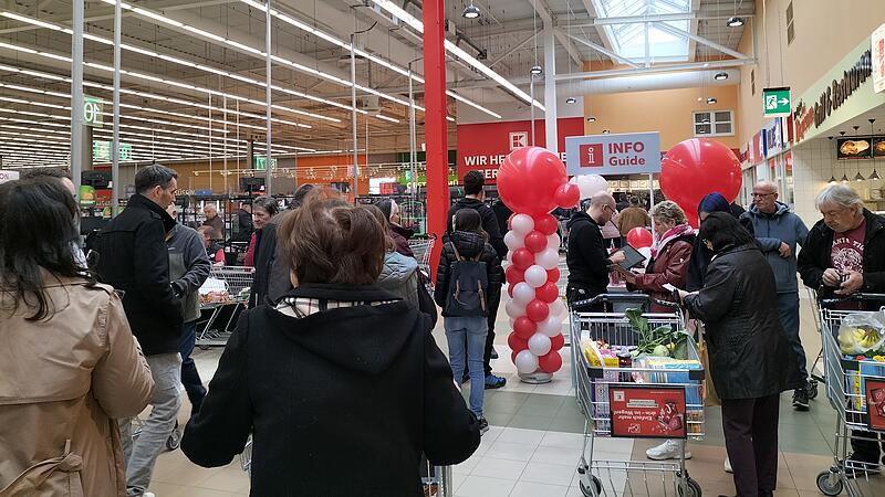 Zur Eröffnung des Kaufland Hallstadt kamen bereits zahlreiche Kunden.