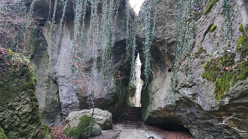 Felsspalte im Felsengarten Sanspareil Felsspalte im Felsengarten Sanspareil