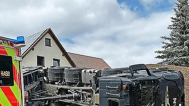 In Wannbach ist ein Lastwagen umgekippt. In Wannbach ist ein Lastwagen umgekippt.