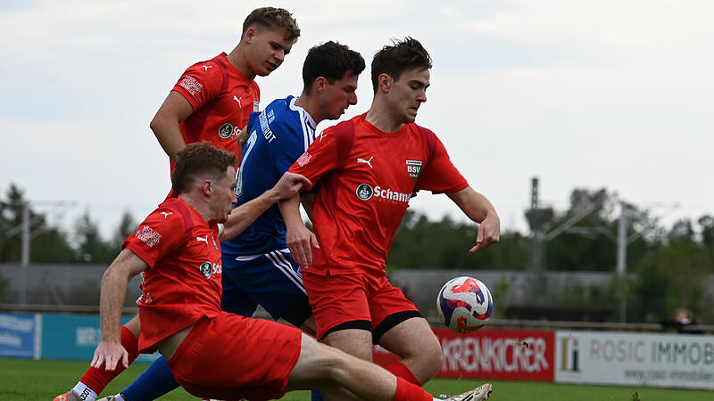 Die BSVler Jannik Schrauder und Patrick Wager werfen alles rein, aber es reicht nur f&uuml;r einen Anstandstreffer: Der Baiersdorfer SV geht gegen den TSV Ebermannstadt mit 1:8 gnadenlos unter.
