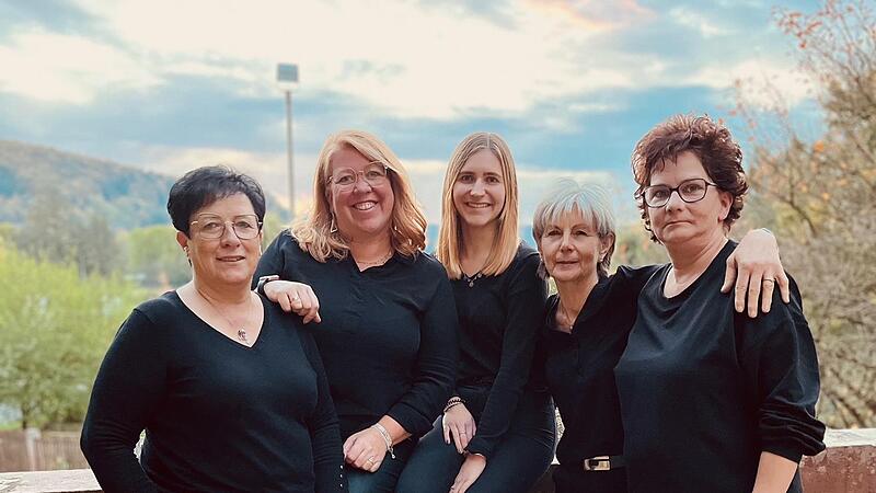 Das Team von Manus Haarmonie (von links): Birgit Schneider, Manuela Greß, Miriam Schaub, Brigitte Zirkelbach und Anja Faltus