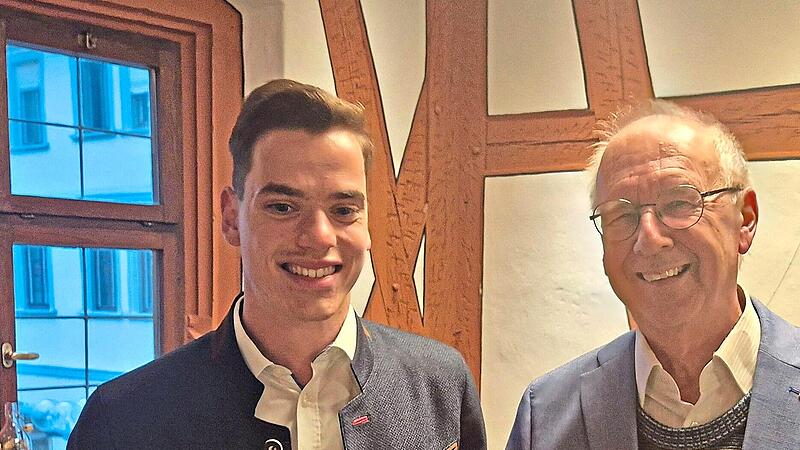 Robin Kuhn (links) mit Moderator Ulrich Kutz beim Stadtgespr&auml;ch.Fritz Lang