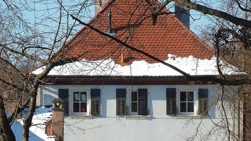 Eine spannende Baugeschichte besitzt das Forsthaus Neuhaus im Steigerwald nahe Eschenau. Alois Umlauf hat sie erforscht durch Unterlagen aus dem Bamberger Staatsarchiv. Und das zeigt: Baudesaster sind keine Erfindung der Neuzeit. Eine spannende Baugeschichte besitzt das Forsthaus Neuhaus im Steigerwald nahe Eschenau. Alois Umlauf hat sie erforscht durch Unterlagen aus dem Bamberger Staatsarchiv. Und das zeigt: Baudesaster sind keine Erfindung der Neuzeit.