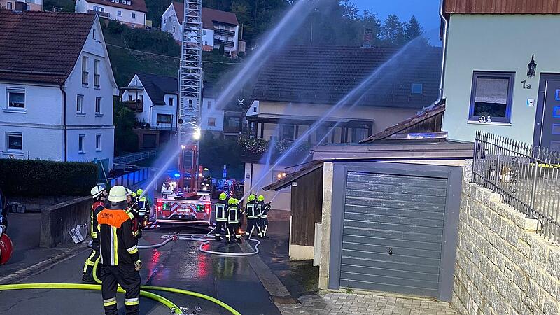 Die Feuerwehren rückten zu einer Übung nach Wartenfels aus. Ein vermeintlicher Scheunenbrand hielt die Einsatzkräfte auf Trab.