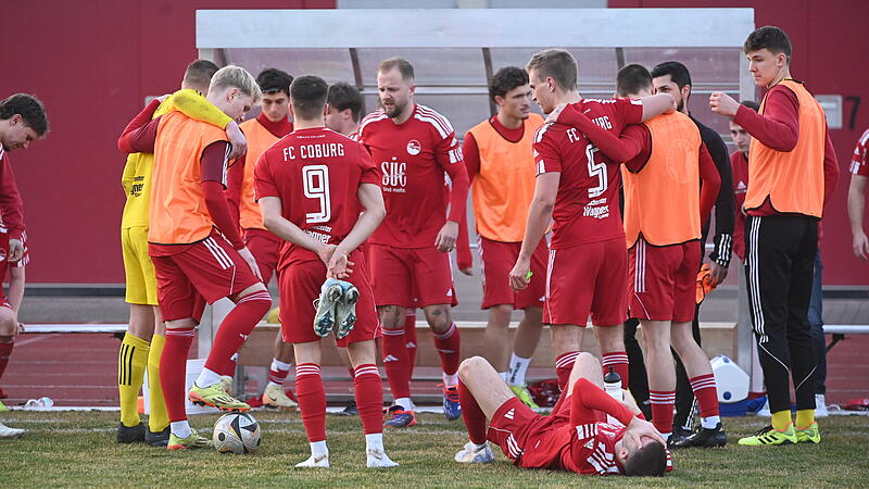 Entt&auml;uschung bei den Spielern des FC Coburg nach der Niederlage gegen die TuS Frammersbach.