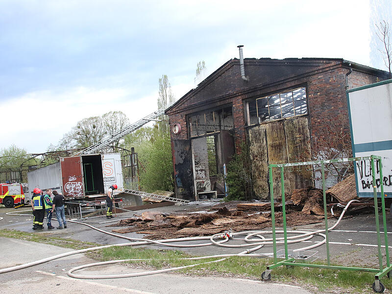 Brand Lokschuppen Coburg: hoher Schaden - Ursache unklar Brand Lokschuppen Coburg: hoher Schaden - Ursache unklar