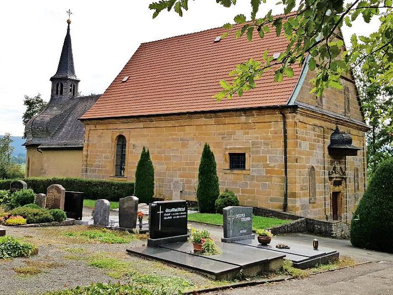 Die Fünfwundenkapelle Burgkunstadt ist frisch renoviert. Am Tag des offenen Denkmals gibt es eine Führung mit Architekt und Kirchenpfleger und man kann sogar einen Blick in den Dachstuhl der Kapelle werfen.