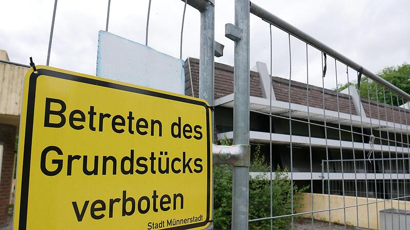 Was einmal mit dem Gebäude des ehemaligen Hallenbades in Münnerstadt geschieht, ist weiterhin offen.