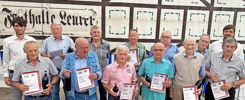 60 Jahre Mitgliedschaft: Josef Vogt, Erich Nebel, Hubert Nöth, Hubert Sitzmann, Norbert Schneider, Ludwig Knüttel, Ludwin Kolb, Dieter Nöth, Edwin Weigand, Bernhard Glück, Alwin Jopp, Friedbert Brust.