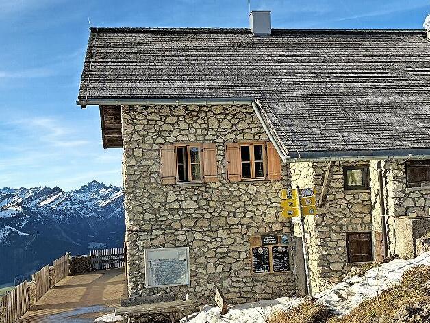 Herrlich gelegen: Die Bad Kissinger Hütte.