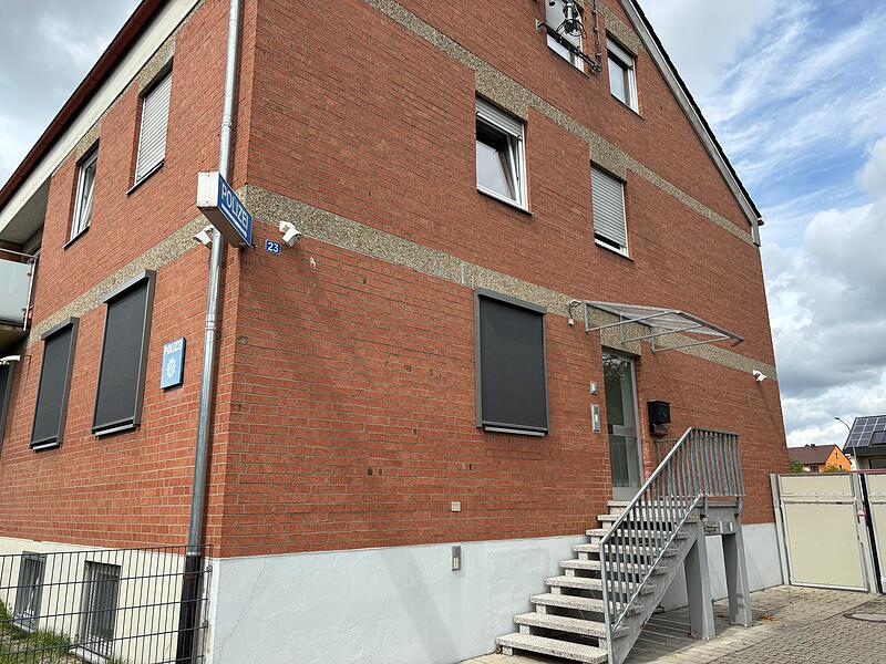 Bei bestimmten Orten hat Google die Möglichkeit, Rezensionen abzugeben, deaktiviert. Dazu gehört die Polizeiwache in Höchstadt. Bei bestimmten Orten hat Google die Möglichkeit, Rezensionen abzugeben, deaktiviert. Dazu gehört die Polizeiwache in Höchstadt.