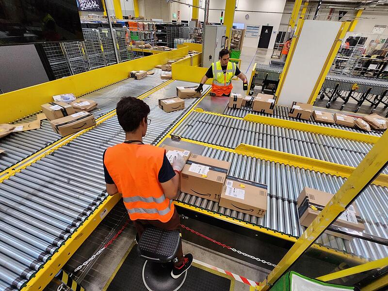 Verteilzentrum der Firma Amazon in Pommersfelden im Landkreis Bamberg. Verteilzentrum der Firma Amazon in Pommersfelden im Landkreis Bamberg.