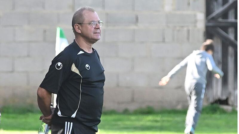 J&uuml;rgen Holzheid (hier beim Spiel gegen Krecktal) hat mit dem TSV Gleu&szlig;en endlich den ersten Punkt der Saison geholt.