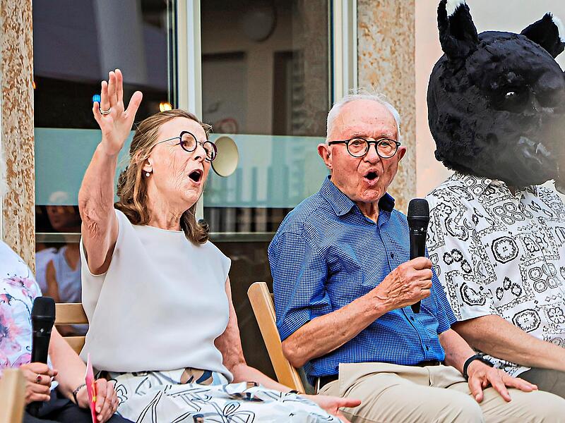 Willkommen zur Talkshow: Zu Gast sind Experten – und ein Tapir. Henrik Stelter Willkommen zur Talkshow: Zu Gast sind Experten – und ein Tapir. Henrik Stelter