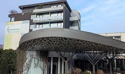 Eingangsportal zum heutigen Wellnesshotel Kunzmann's in Bad Bocklet