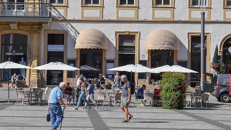 Das Café wurde auch mit dem Ziel gegründet, den Maxplatz zu beleben. Das Café wurde auch mit dem Ziel gegründet, den Maxplatz zu beleben.
