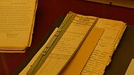 Originaldokumente aus den Beständen des Staatsarchivs Bamberg ergänzen die Texttafeln der Ausstellung „Doppelt stigmatisiert“.