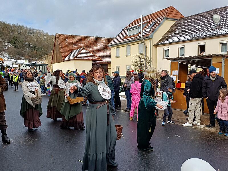 Rosenmontagszug in Aura